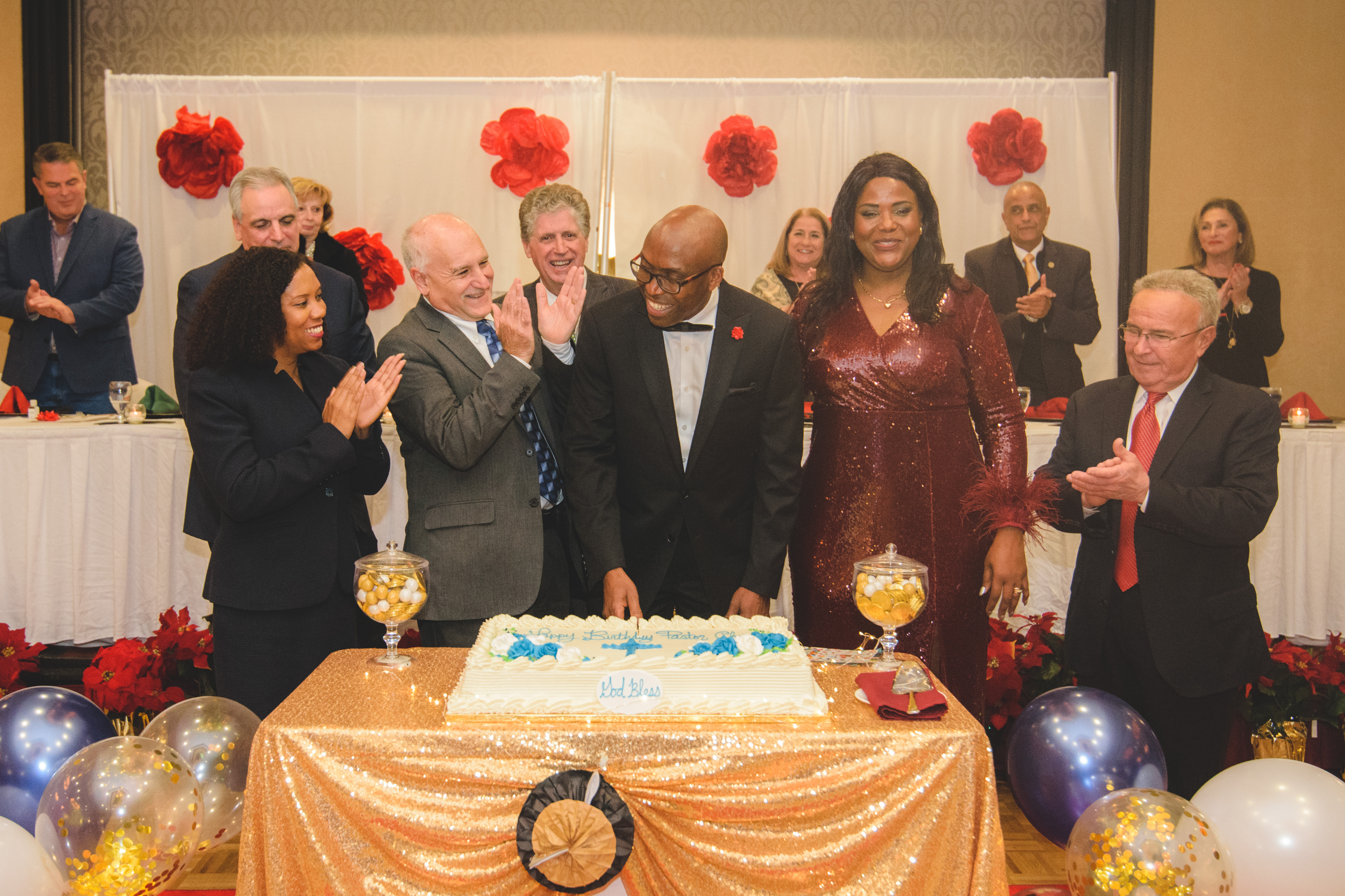 1_cuting-cake-with-mayors